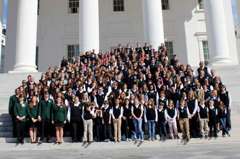 4-h'ers gather on steps of Virginia State Capitol.